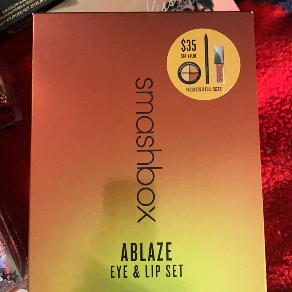 🎄NIB Smashbox Ablaze Gift Set - Picture 3 of 4